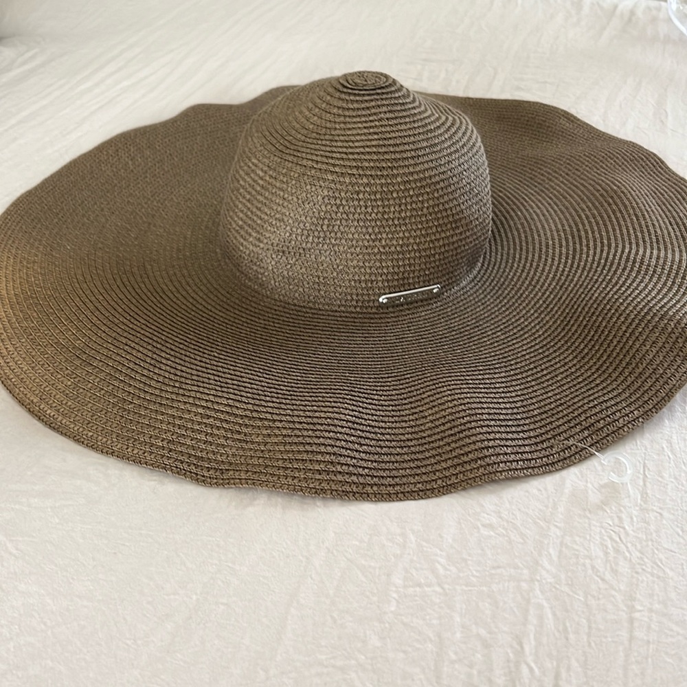 Ralph Lauren hat. Size medium. NEW with tags.